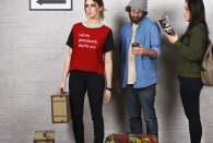Photobomb - Frau in Gruppe