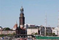 Landungsbrücken vom anderen Elbufer