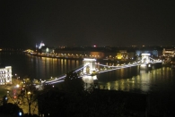Die Kettenbrücke und das Parlament im Hintergrund