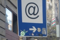 Für alle, die Probleme mit ihrer Internetverbindung haben, einfach dem Pfeil folgen, da findet man das Internet :)