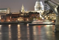St. Paul's am Ende der Millenium Bridge