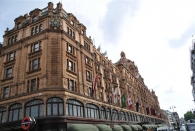 Erinnert auf den ersten Blick vielleicht an Flinders Street Station in Melbourne, ist aber Harrods.