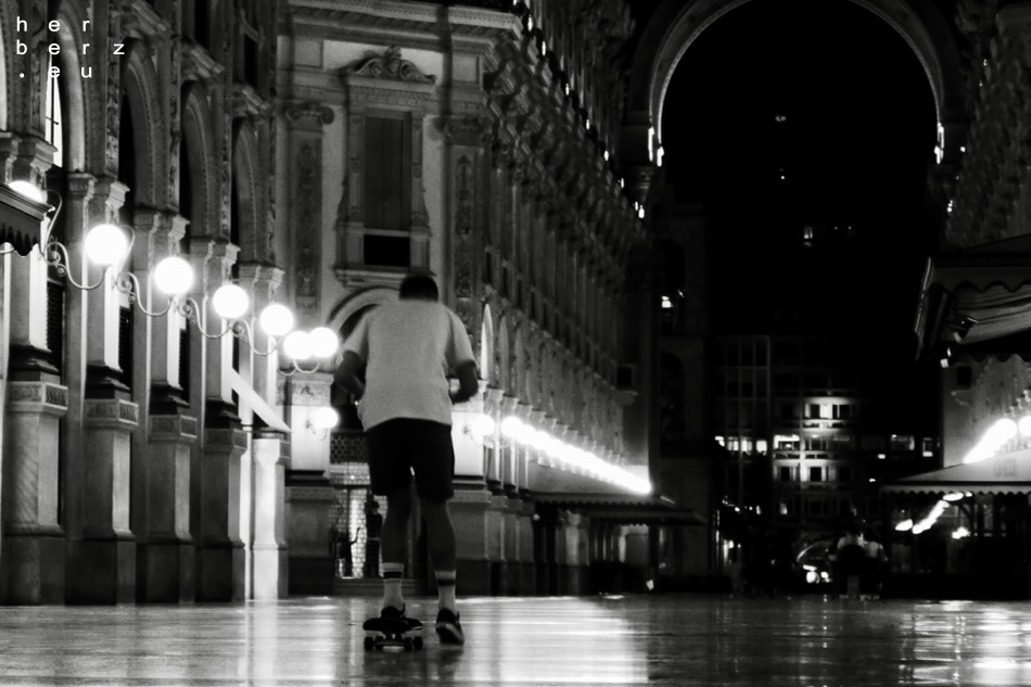 28/2021 – Skater in Galleria Vittorio Emanuele II