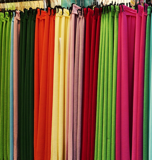 13/2025 – Hosen, bunt
