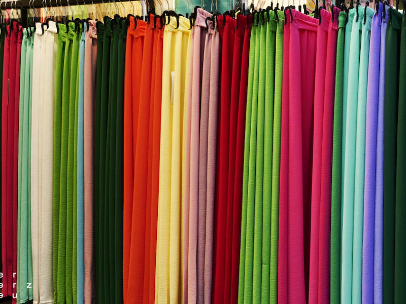 13/2025 – Hosen, bunt