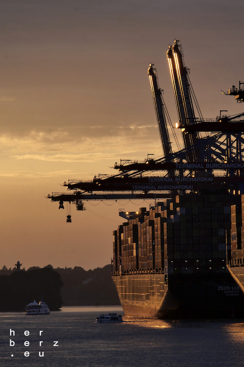 30/2025 – Sonnenuntergang im Hafen