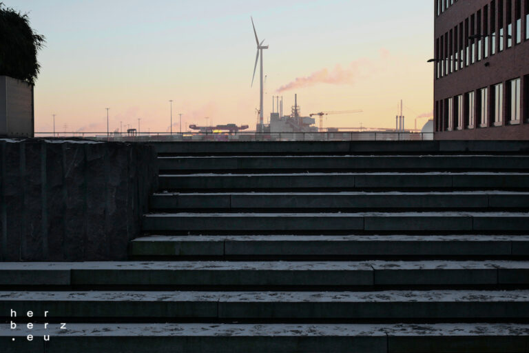 06/2026 – Treppe hoch