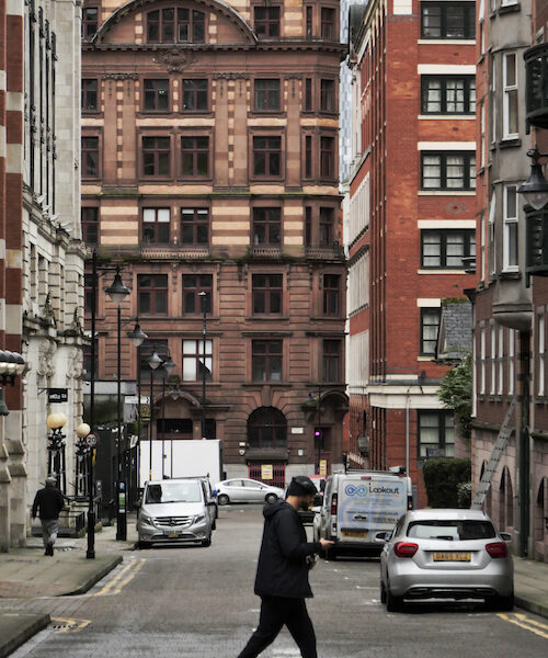 15/2026 – Hinter der Schranke