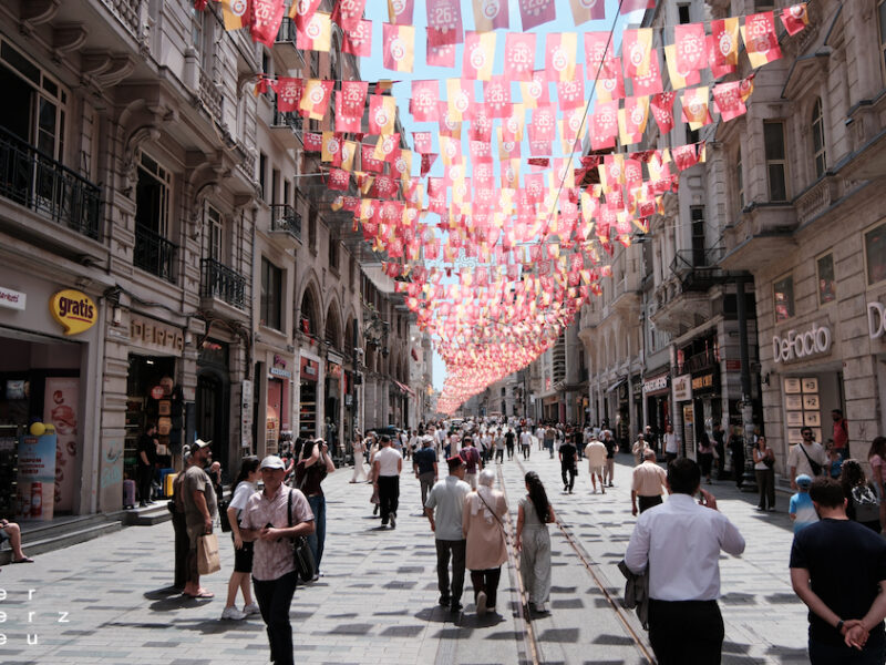 27/2026 – Viel los in Istiklal